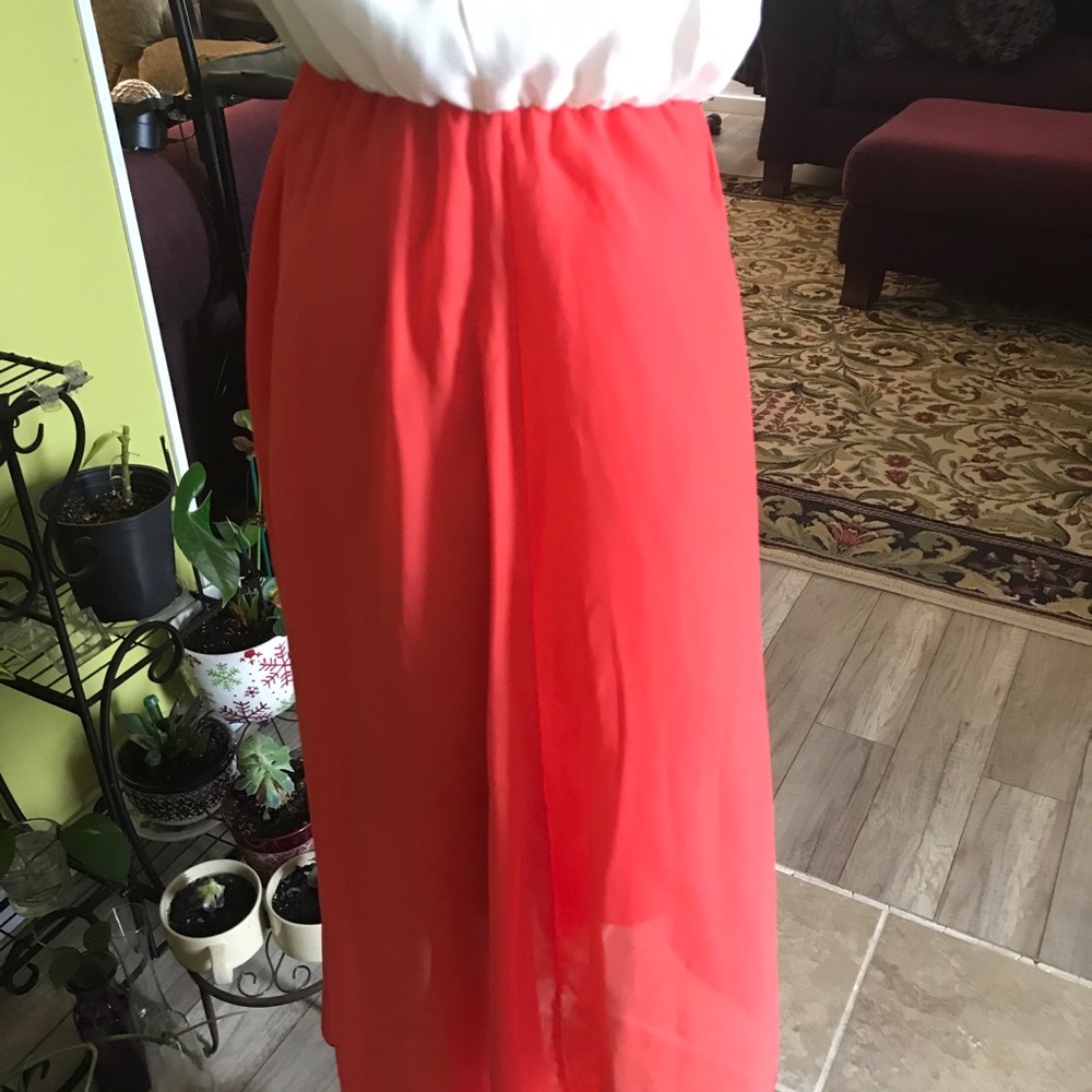Dresses - Picture 4 of 5